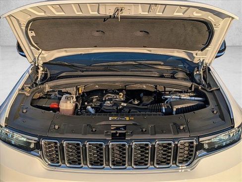 Used 2023 Jeep Grand Cherokee L Limited image 23