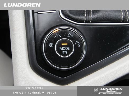 Used 2022 Volkswagen Tiguan SE R-Line image 30