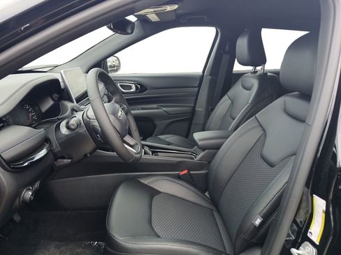 New 2026 Jeep Compass Latitude image 19