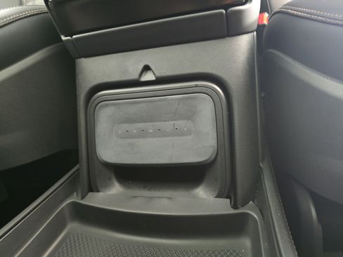 Used 2025 Rivian R1S Premium image 33