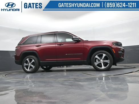 Used 2023 Jeep Grand Cherokee Limited AWD/4WD image 36