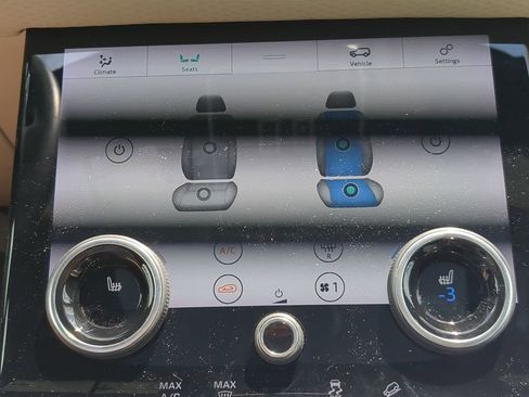 Used 2019 Land Rover Range Rover Velar R-Dynamic SE image 22