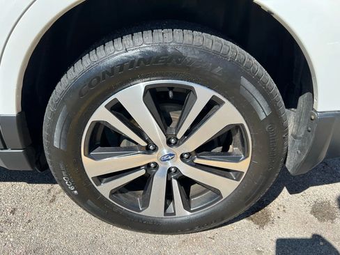 Used 2018 Subaru Outback 2.5i Limited image 12