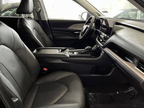 Used 2025 Toyota Grand Highlander FWD image 21