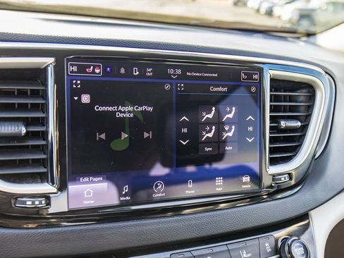 Used 2023 Chrysler Pacifica Touring-L image 31