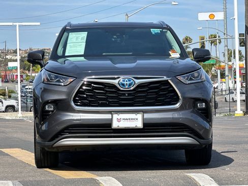 Used 2023 Toyota Highlander Platinum FWD image 7