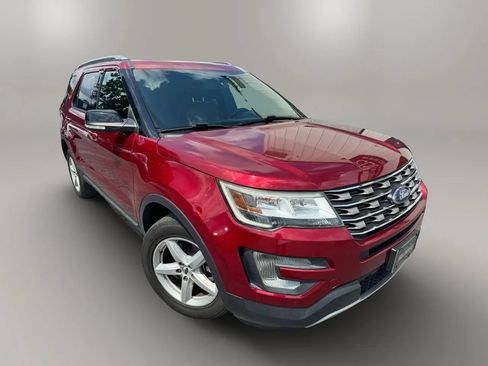 Used 2016 Ford Explorer XLT w/ Equipment Group 202A AWD/4WD image 2