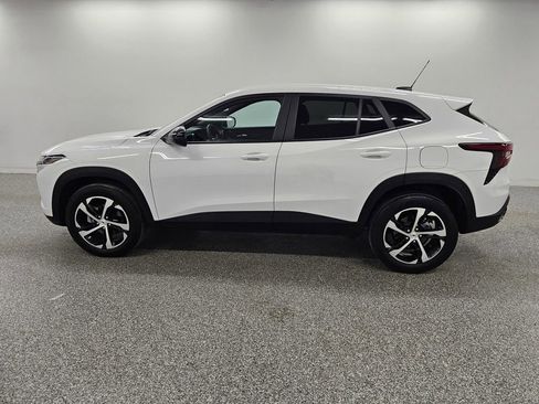 Used 2024 Chevrolet Trax RS FWD image 8