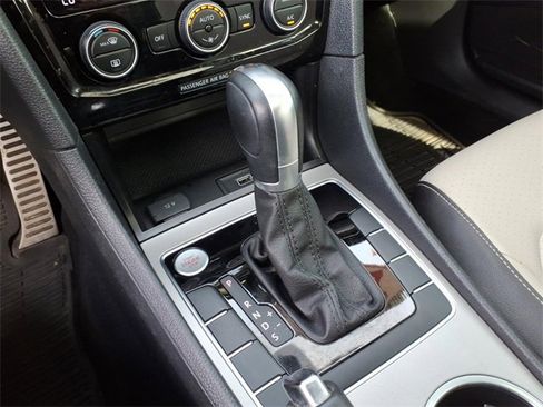 Used 2020 Volkswagen Passat 2.0T R-Line image 20
