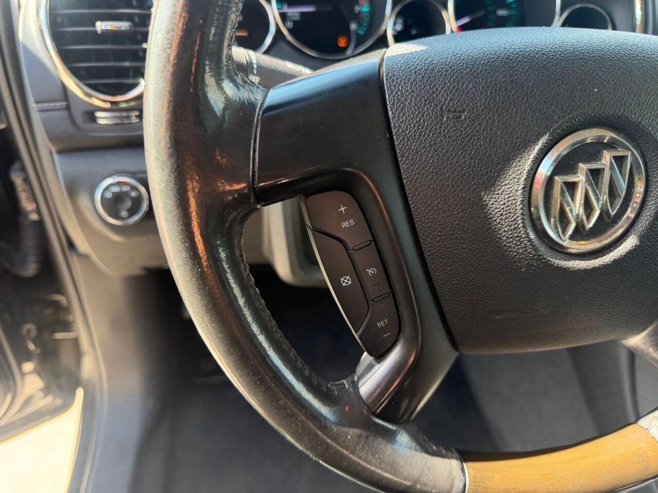 Used 2013 Buick Enclave Leather AWD/4WD image 22