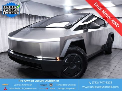 Used 2025 Tesla Cybertruck AWD Crew Cab image 1