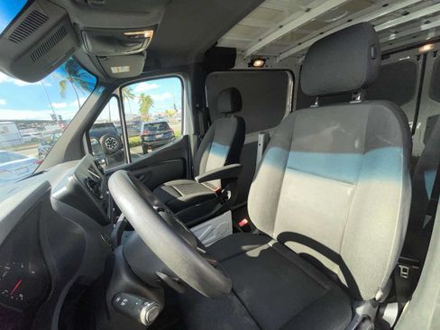 Used 2020 Mercedes-Benz Sprinter 2500 image 13