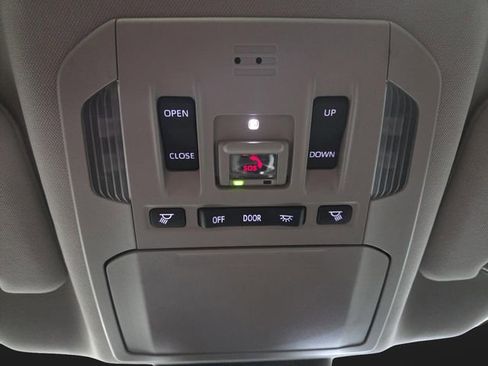 Used 2023 Toyota Highlander L image 30