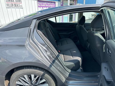Used 2025 Nissan Altima 2.5 SV FWD image 16