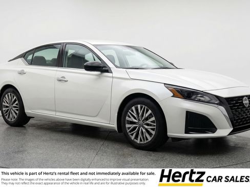 Used 2025 Nissan Altima 2.5 SV image 1