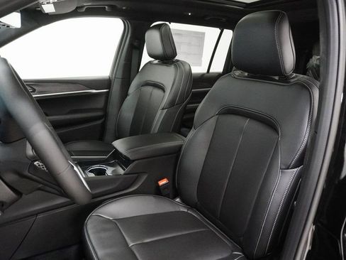 New 2025 Jeep Grand Cherokee L Limited image 11