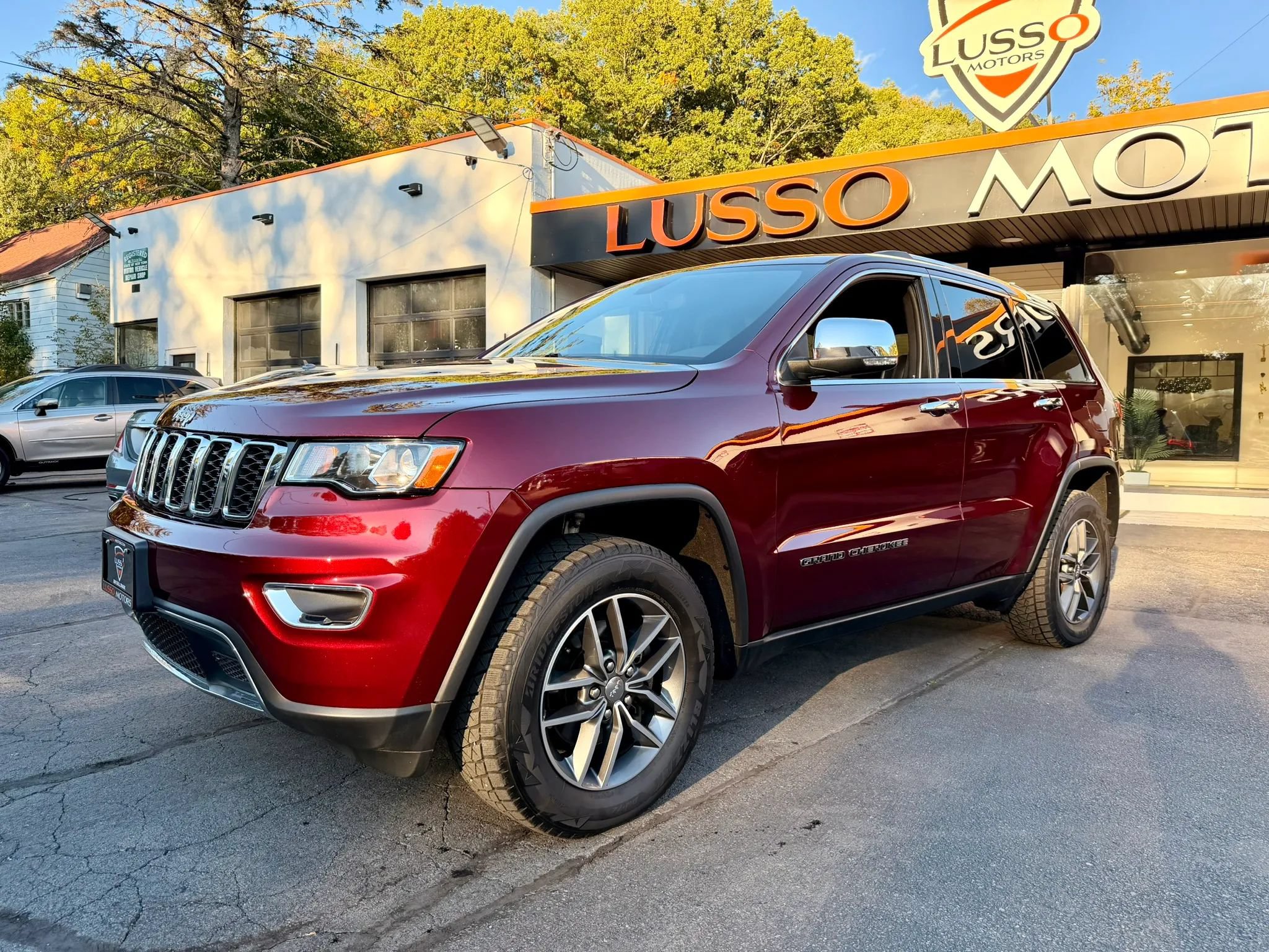 Used 2018 Jeep Grand Cherokee Limited AWD/4WD image 3