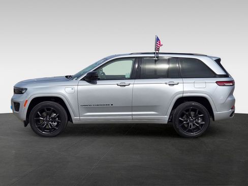Used 2023 Jeep Grand Cherokee 30th Anniversary image 7