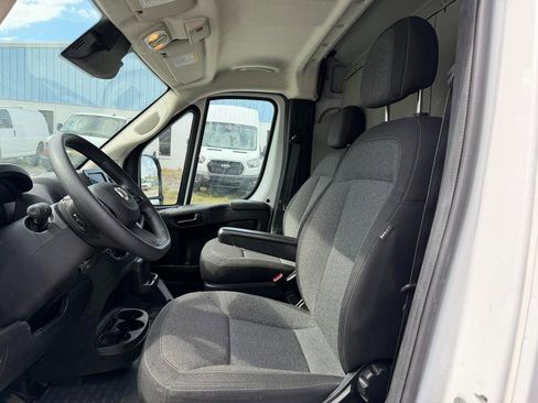 Used 2025 RAM ProMaster 2500 w/ Convenience Group image 9