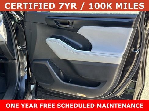 Used 2024 Toyota Highlander LE FWD image 8