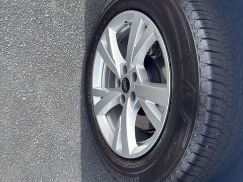 Used 2025 Audi Q5 Premium w/ Convenience Package image 6