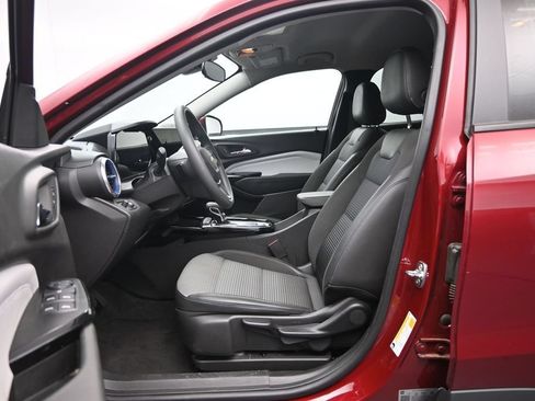Used 2025 Chevrolet Trax LT FWD image 22