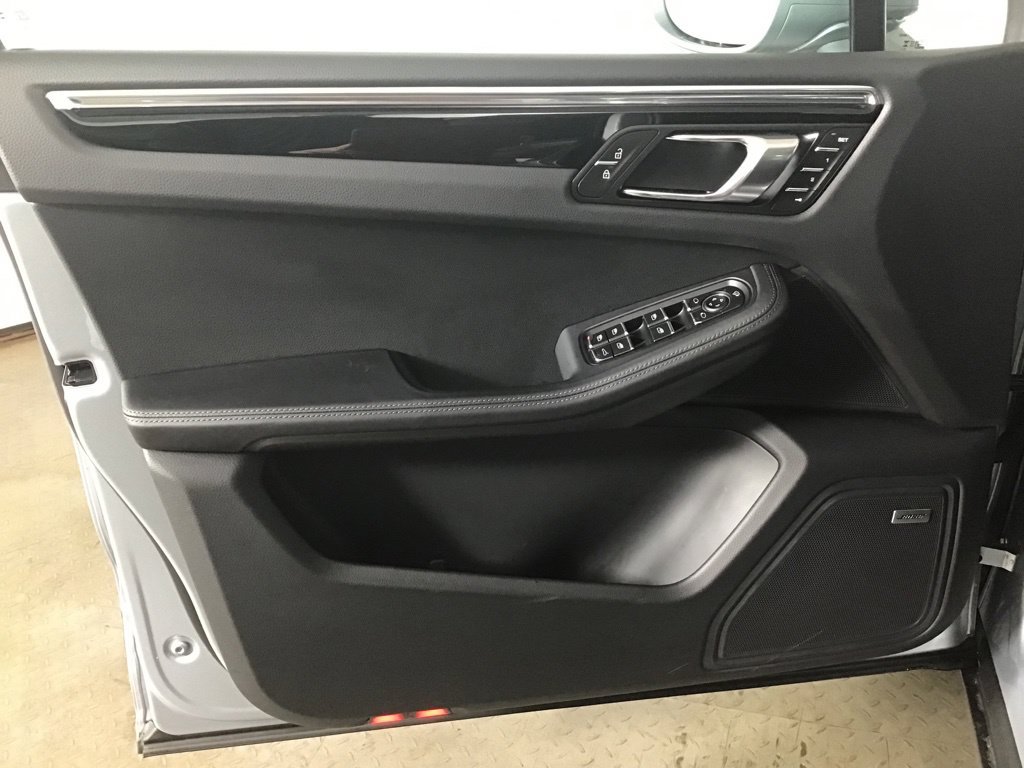 Certified 2026 Porsche Macan AWD/4WD image 28