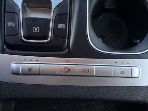 Used 2024 Kia Carnival LX image 36