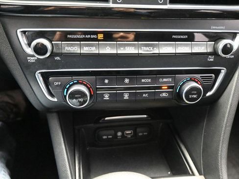 Used 2019 Kia Optima S image 21