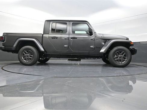 New 2025 Jeep Gladiator Sport image 24