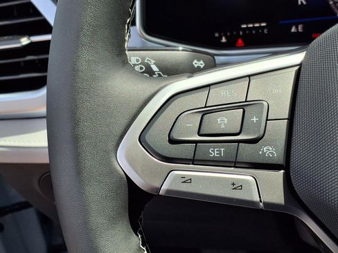 New 2026 Volkswagen Taos SE image 19