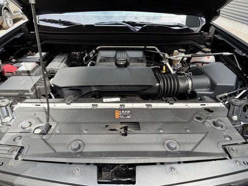 Used 2024 Chevrolet Colorado Z71 w/ Z71 Convenience Package 2 image 31