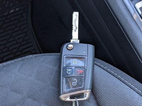 Used 2021 Volkswagen Tiguan S image 24