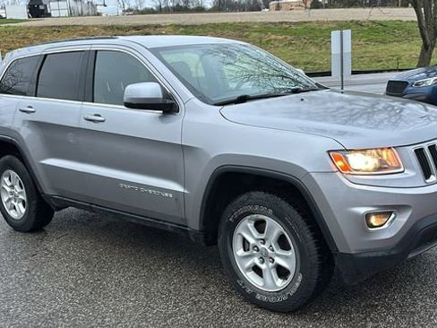 Used 2015 Jeep Grand Cherokee Laredo image 25