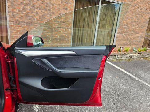 Used 2023 Tesla Model Y 2WD image 60