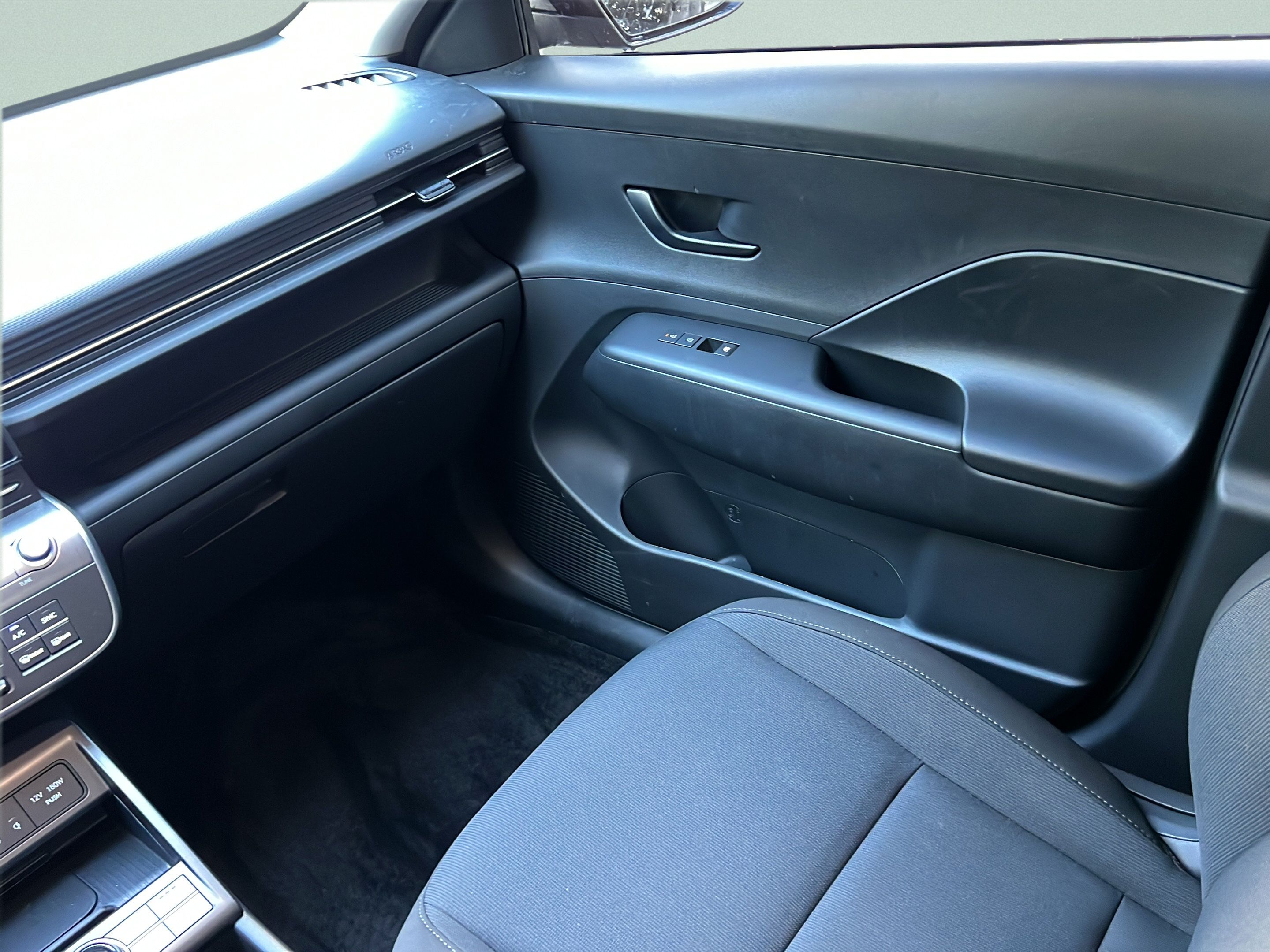 Used 2025 Hyundai Kona SEL FWD image 13