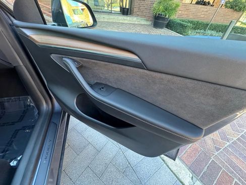 Used 2023 Tesla Model Y Long Range image 25