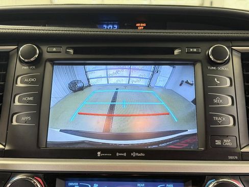 Used 2017 Toyota Highlander XLE AWD/4WD image 54