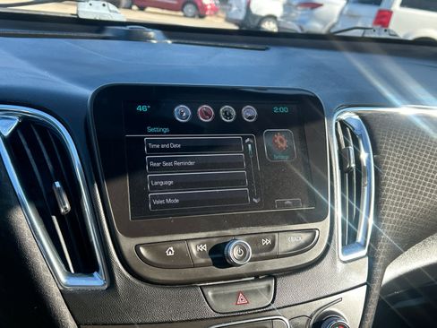 Used 2017 Chevrolet Malibu LT image 26