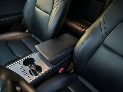 Used 2021 Tesla Model Y Long Range image 22