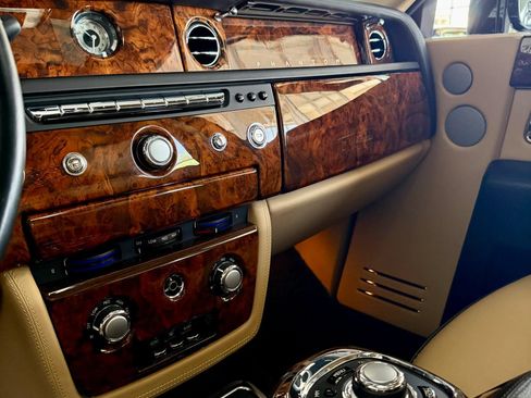 Used 2015 Rolls-Royce Phantom Sedan RWD image 22