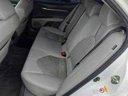 Used 2018 Toyota Camry SE w/ Convenience Package FWD image 6