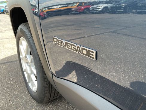Used 2023 Jeep Renegade Latitude AWD/4WD image 27