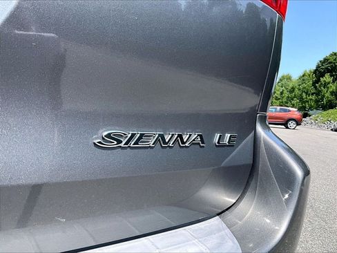 Used 2005 Toyota Sienna LE w/ LE Pkg 1 FWD image 29