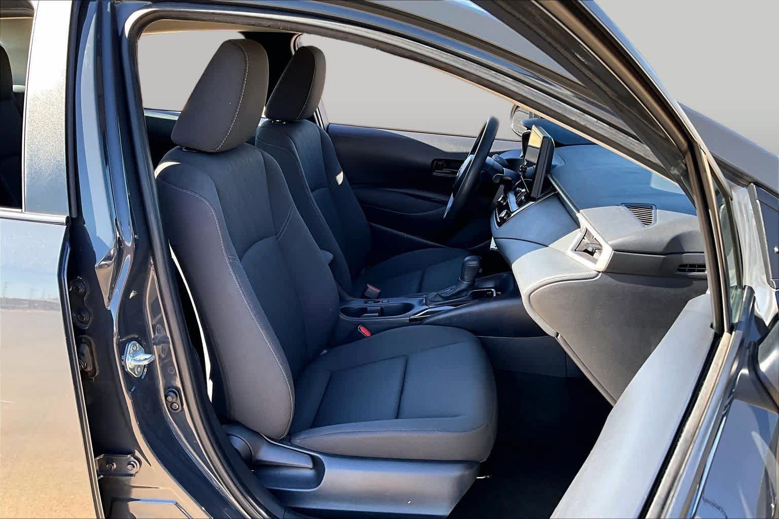 Used 2025 Toyota Corolla LE FWD image 9