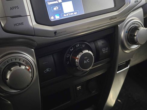 Used 2015 Toyota 4Runner SR5 AWD/4WD image 29