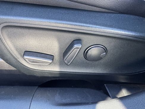 Used 2022 Ford Escape SEL image 19