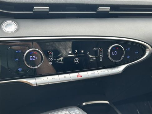 Used 2025 Genesis GV70 2.5T image 33