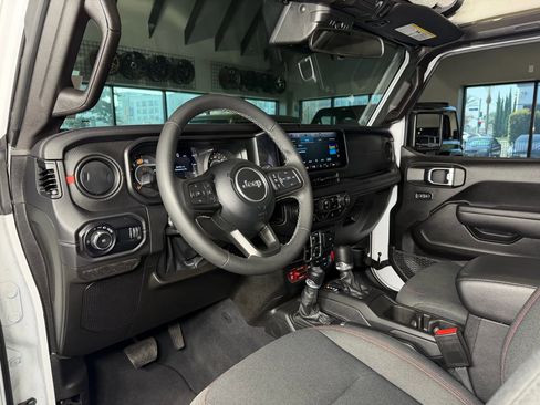 Used 2025 Jeep Wrangler Unlimited Rubicon image 15