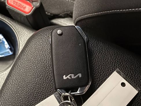 Used 2023 Kia Forte LXS w/ LXS Technology Package FWD image 17